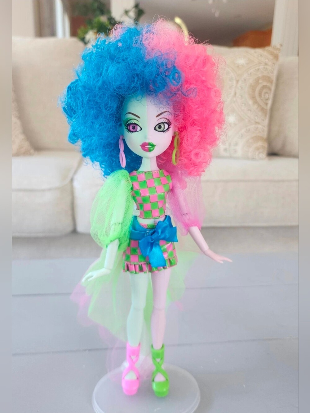 MGA Bratz Bratzillaz Glam Gets Wicked Switch-A-Witch Blue Pink Clown Mime Doll